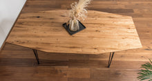 Lade das Bild in den Galerie-Viewer, Kernige Königin - Handgefertigter Holztisch von Kernige Tische
