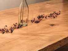 Lade das Bild in den Galerie-Viewer, Kerniger Bulle - Handgefertigter Holztisch von Kernige Tische
