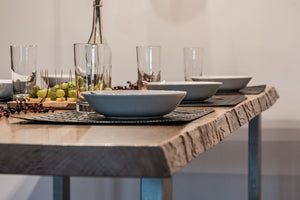 Kerniger Bulle - Handgefertigter Holztisch von Kernige Tische